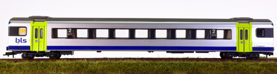 Liliput L388796 – 2. Klasse NINA Personenwagen EW III B der BLS 