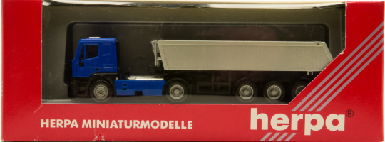 Herpa 144100 (1:87) – Iveco Eurot. Sattelzug 