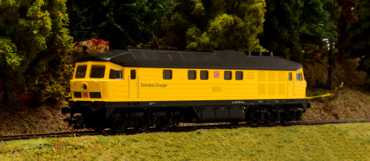 Trix 22402 – Diesellok BR 233 Tiger der DB Bahnbau Gruppe, digital & Sound & Rauch 