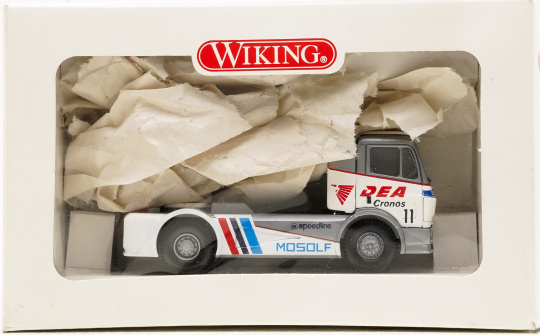 Wiking 441 04 – Mercedes-Benz Renntruck Zugmaschine DEA 