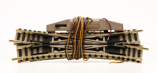 Fleischmann 9167 (N) – Elektrische Doppelkreuzungsweiche, rechts kreuzend, 15° 