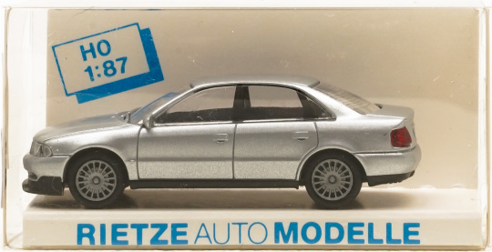 Rietze 10651 (1:87) – Audi A4, silber 