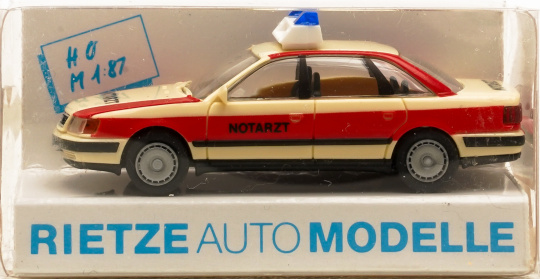 Rietze 50421 (1:87) – Audi 100 Limousine, Notarzt 