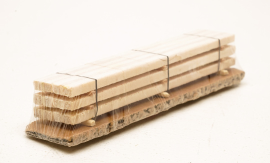 Ladegut (H0) – 1x Holzstapel, Echtholz, Länge 11,3 