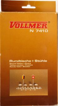 Vollmer 7410 (N) – Bausatz Rundtische und Stühle 