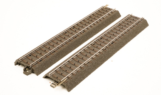 Märklin 24951 – 2 x Übergangs-C-Gleis zum M-Gleis, Länge 180 mm 